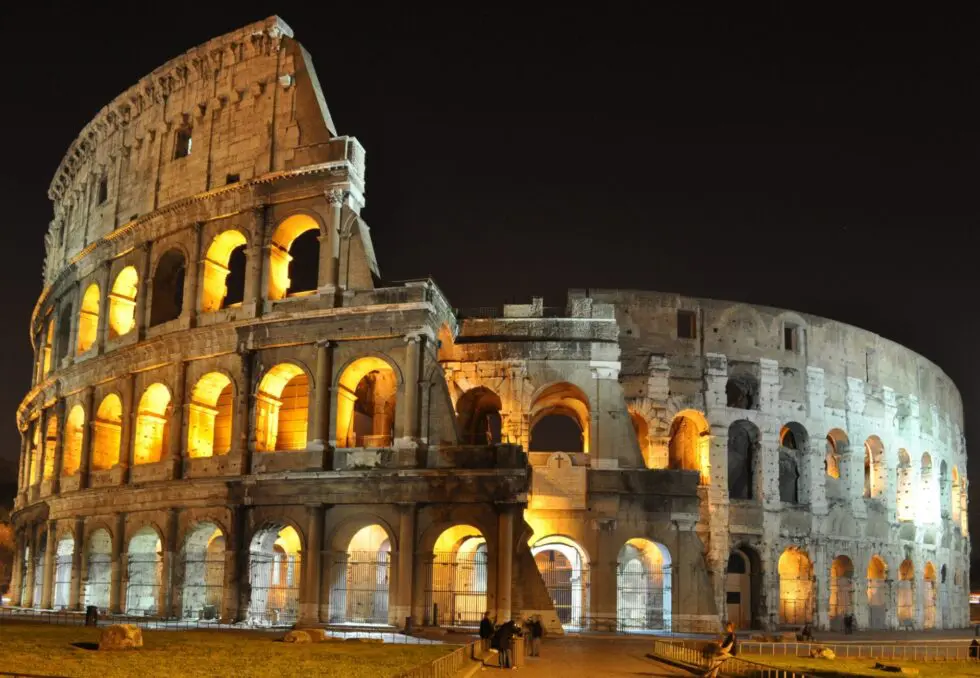 colosseo-roma-notte-980x678.jpg
